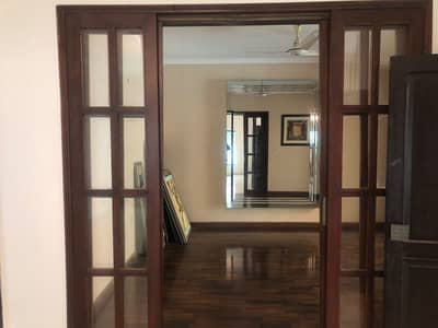10 Marla House 4bed Available For Sale