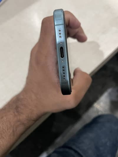 Apple iPhone 16