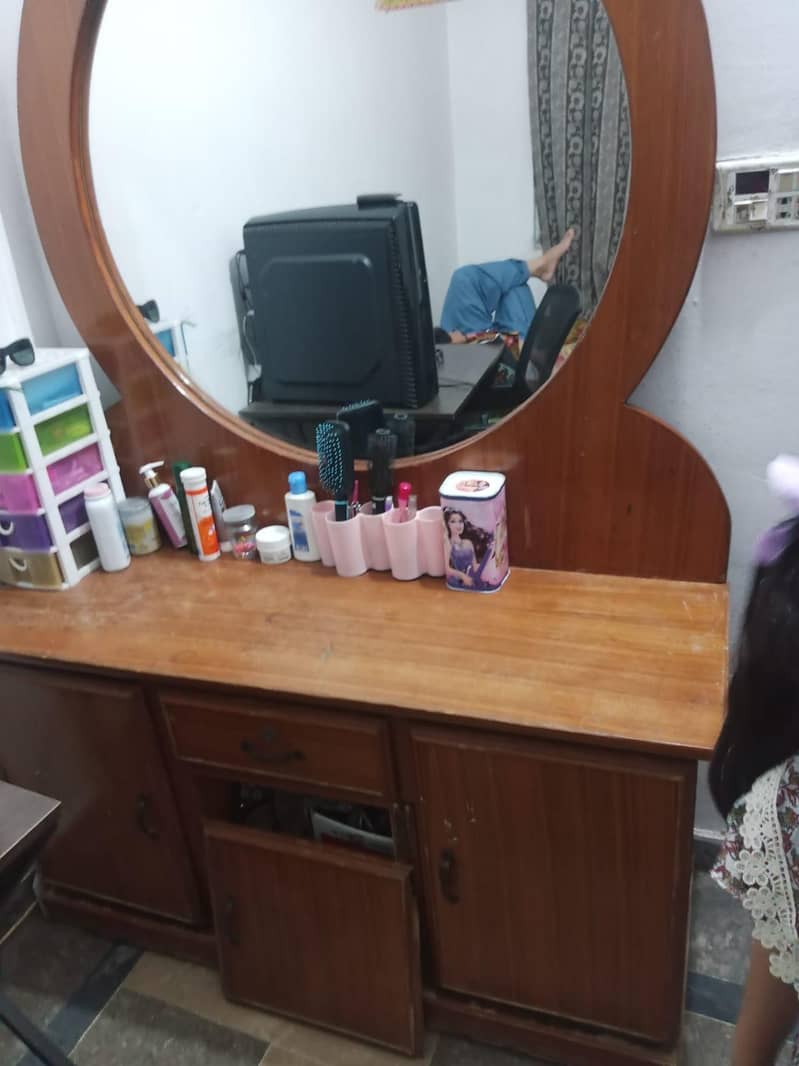 bed and dressing table 3