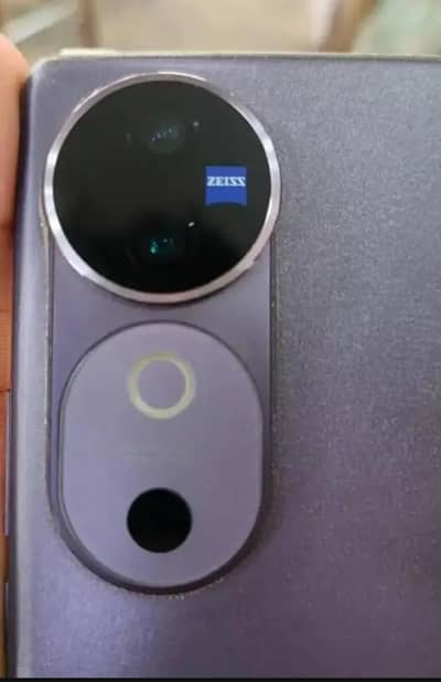 vivo v40. . .