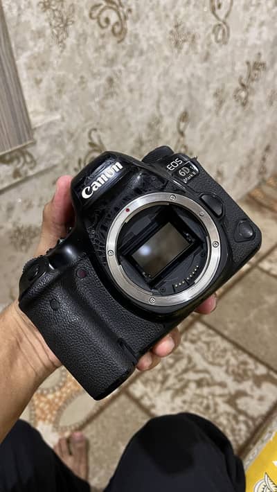 Canon 6d mark 2. Condition 10/9.5 Scratchless body