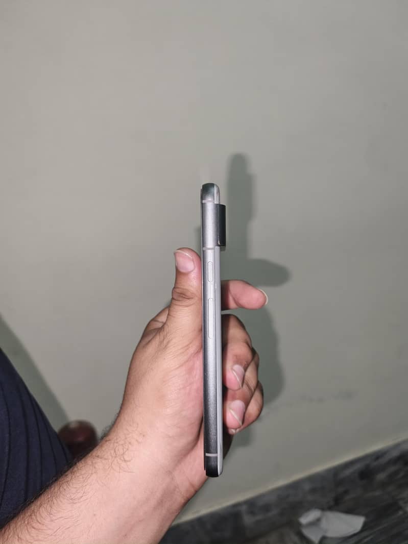Google Pixel 8 4