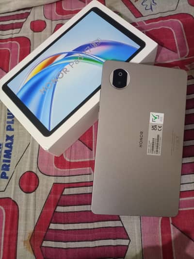 Honor X7 (box open)