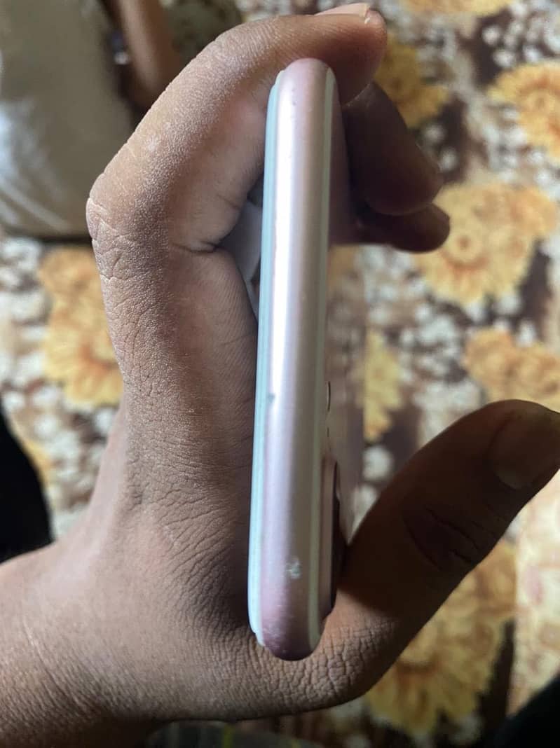 Apple iPhone 7 Plus 5
