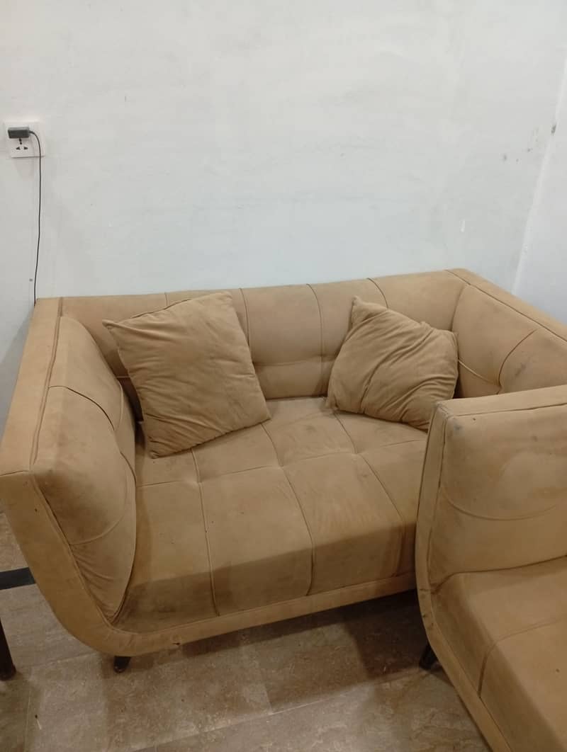 sofa set 10/8 condition 4