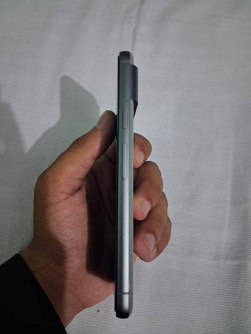 Google Pixel 8 4