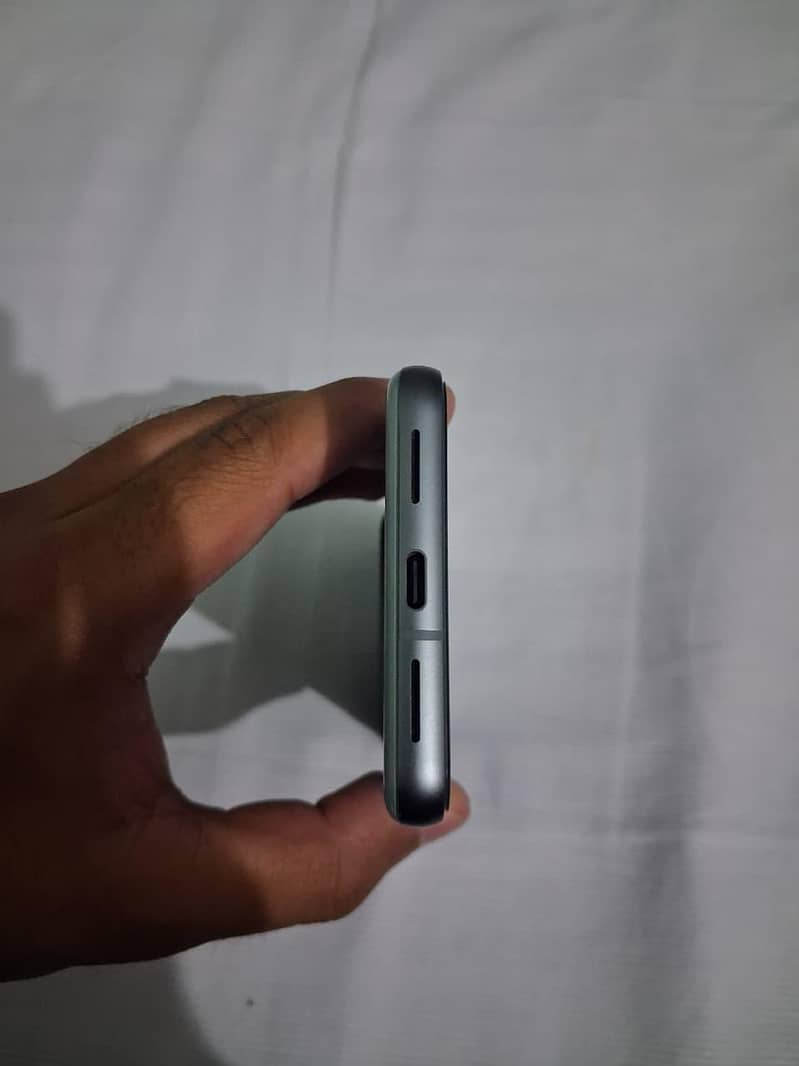 Google Pixel 8 5