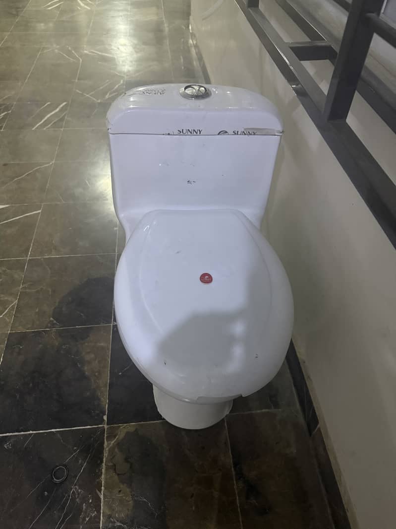 Commode medium sized 3