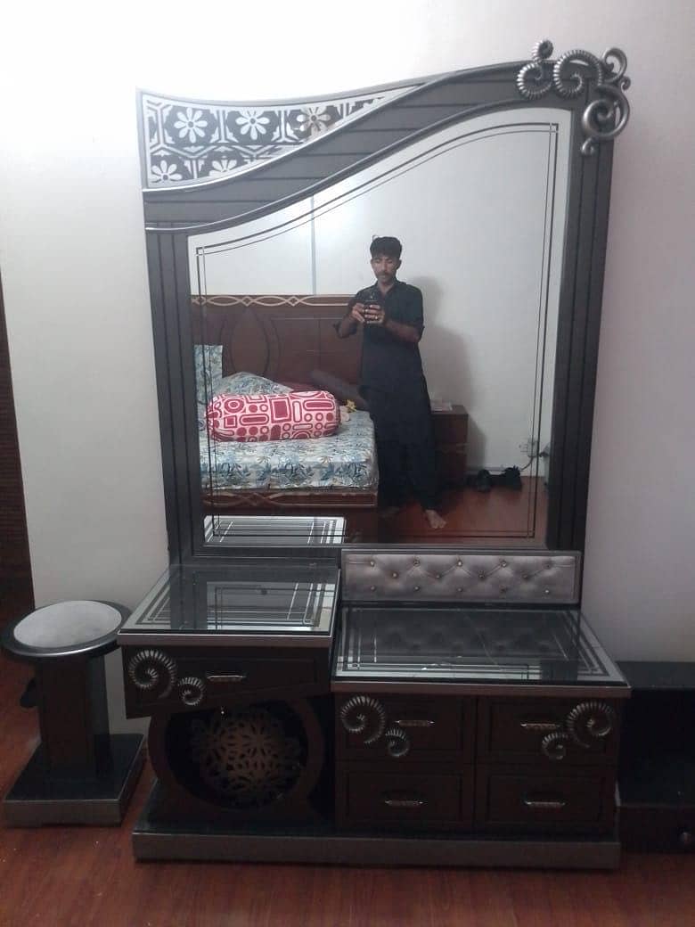dressing table 0