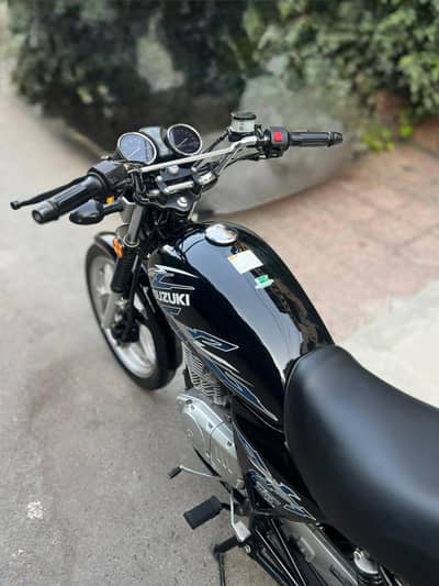 suzuki 150 black
