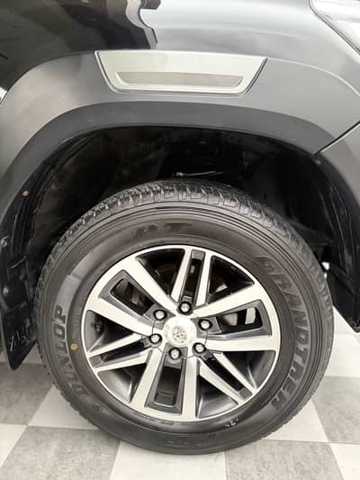 Toyota revo Dunlop tyre