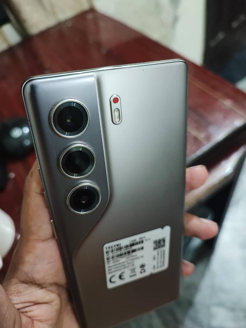 Tecno CAMON 40 Pro 4