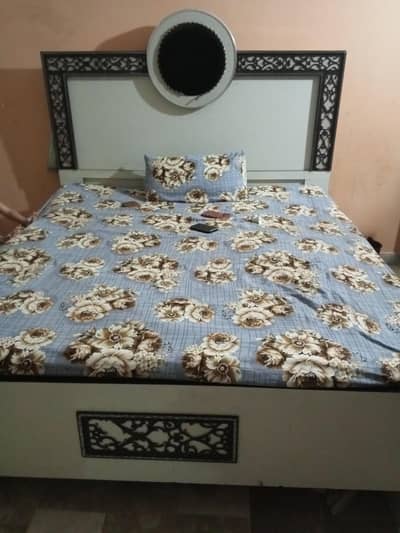 bad or foom 3 khano ki almari dressing table for sale