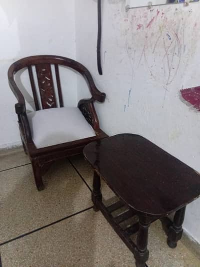 2 sofa type chair an 1 table  best condition urgent  sale