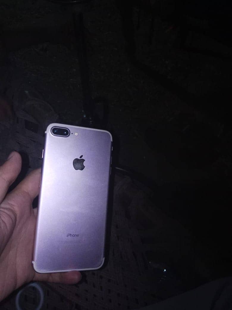 Apple iPhone 7 Plus 0
