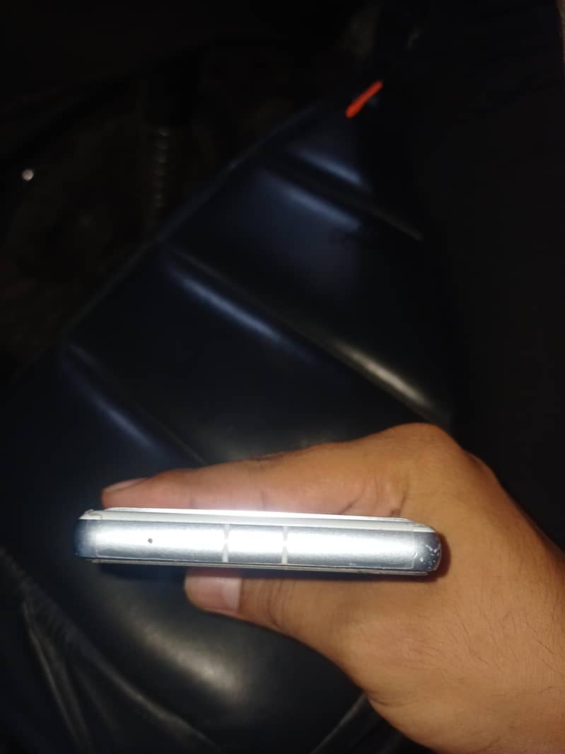 Google Pixel 7a 4
