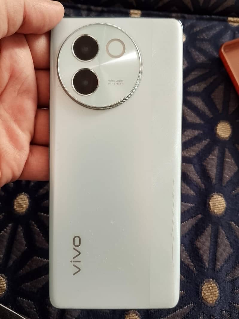 Vivo V30 e 0