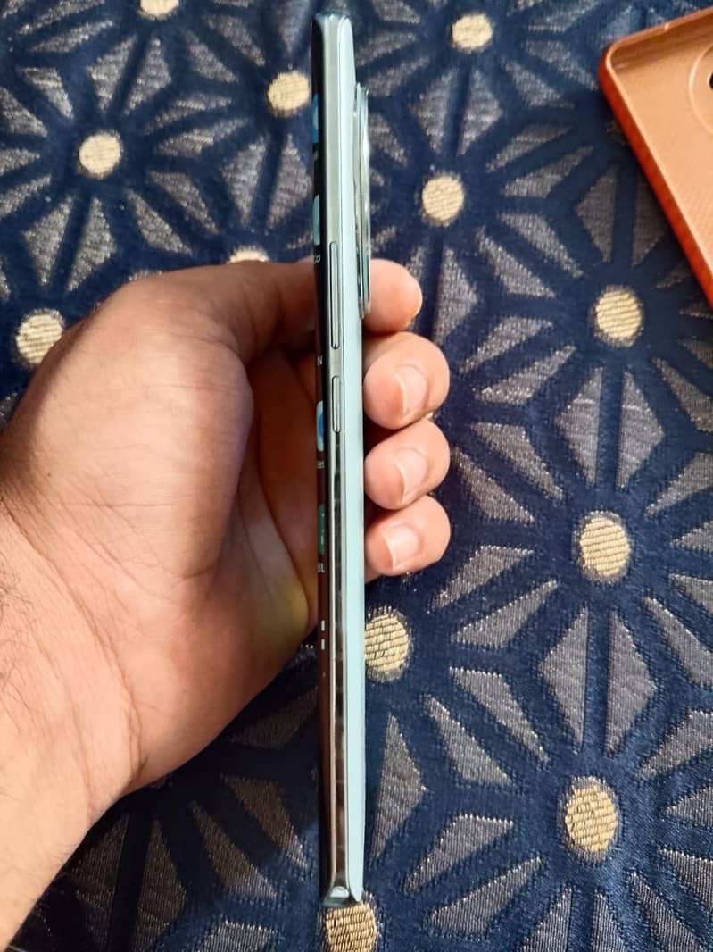 Vivo V30 e 1