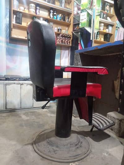 Barber & Salon Chair used for just 2 weeks.