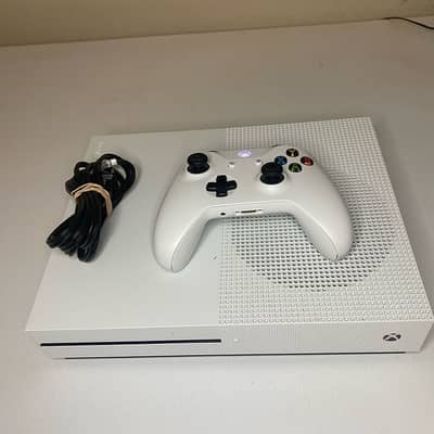 XBOX ONE S ( 1 TB )
