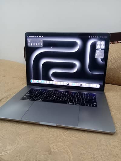 MacBook pro 2018 | 16gb 512gb | 15 inch touchbar | 4gb gpu