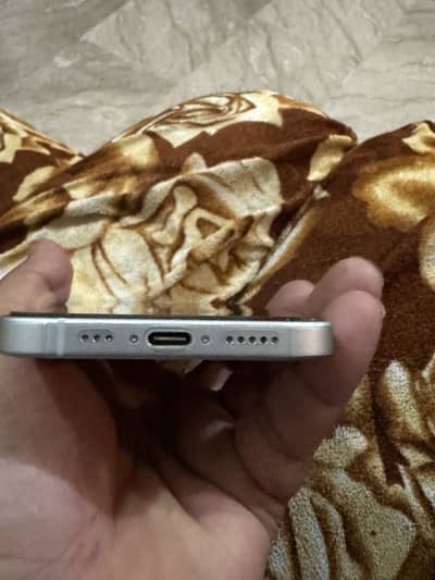 Apple iPhone 15