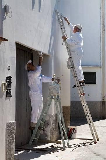 Painter available in cheap rates