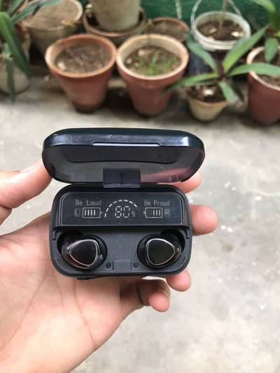 Wireless almost new earbuds