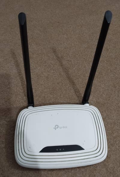 TPLink TL-WR841N Router with 9V Adopter