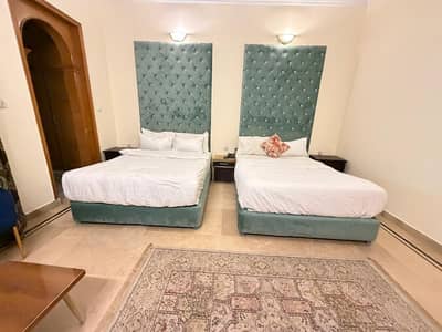 25 Rooms big house with 2 kanal lawn for rent