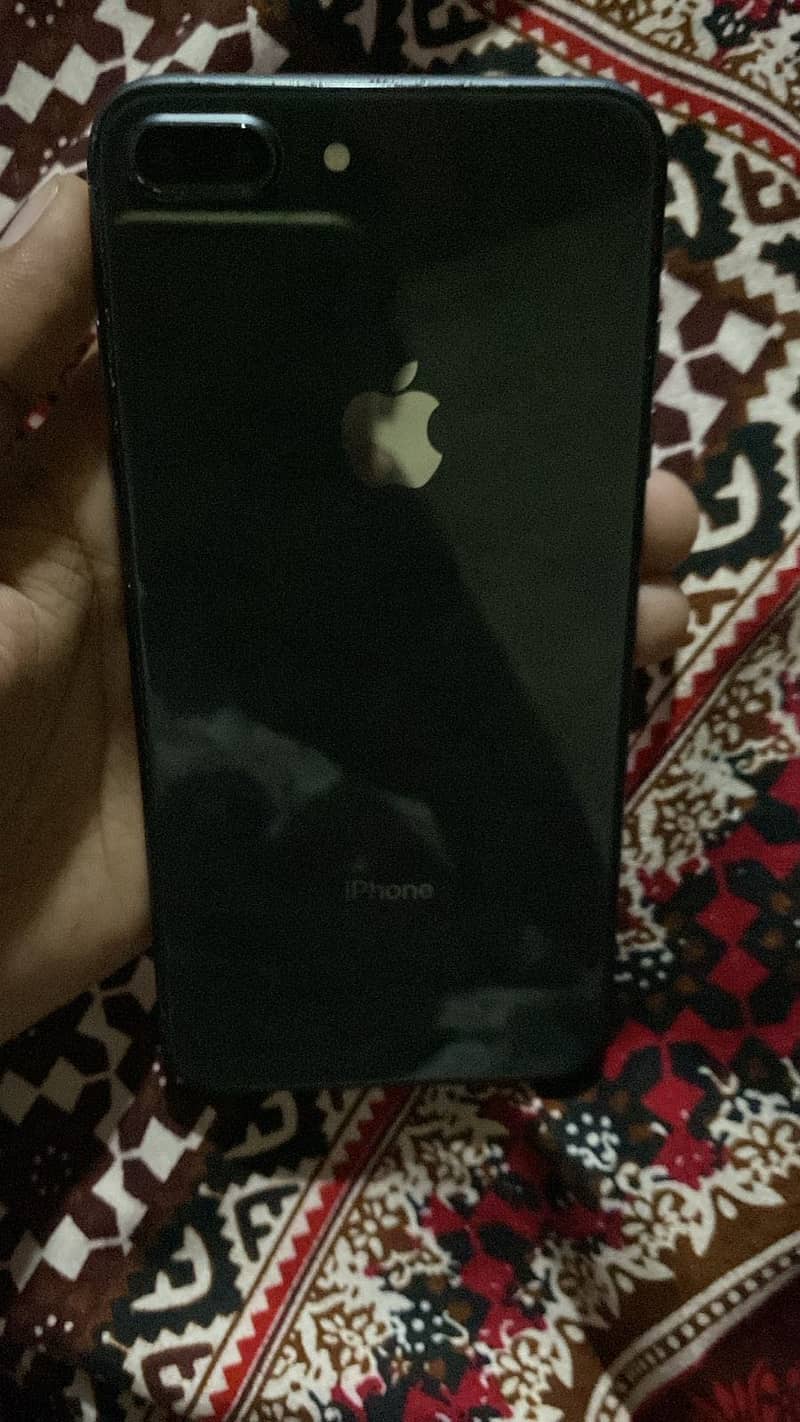 iPhone 8 Plus 1