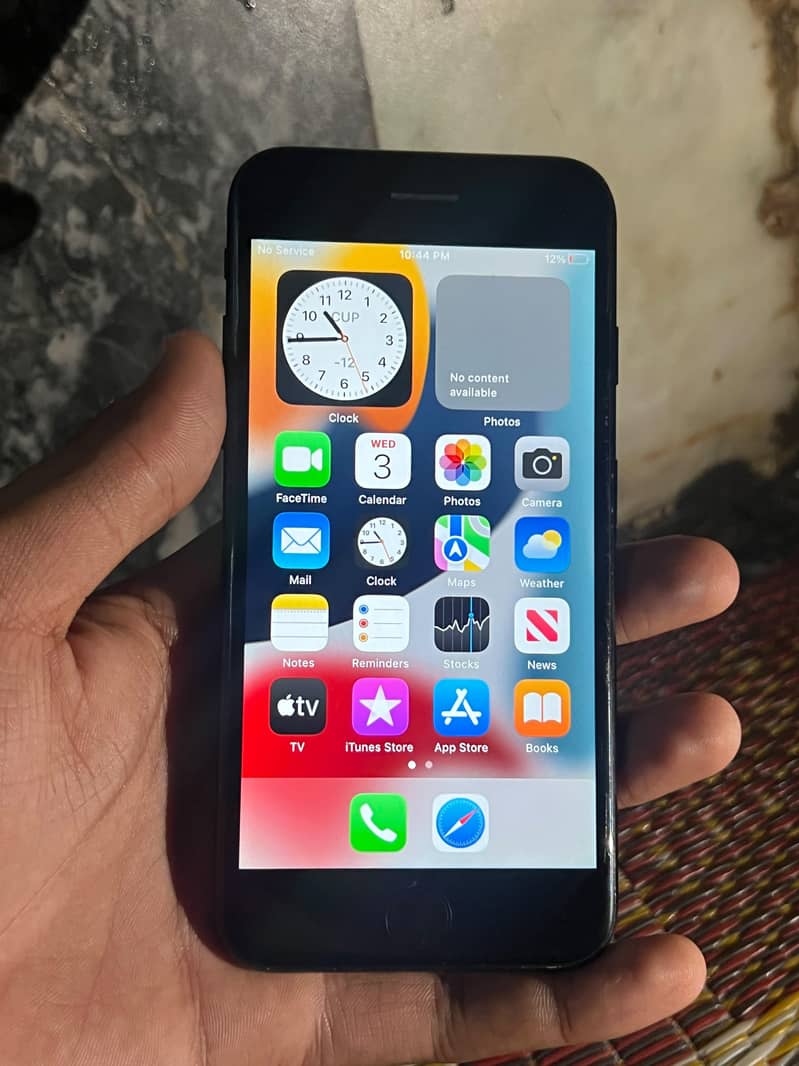 Apple iPhone 7 0