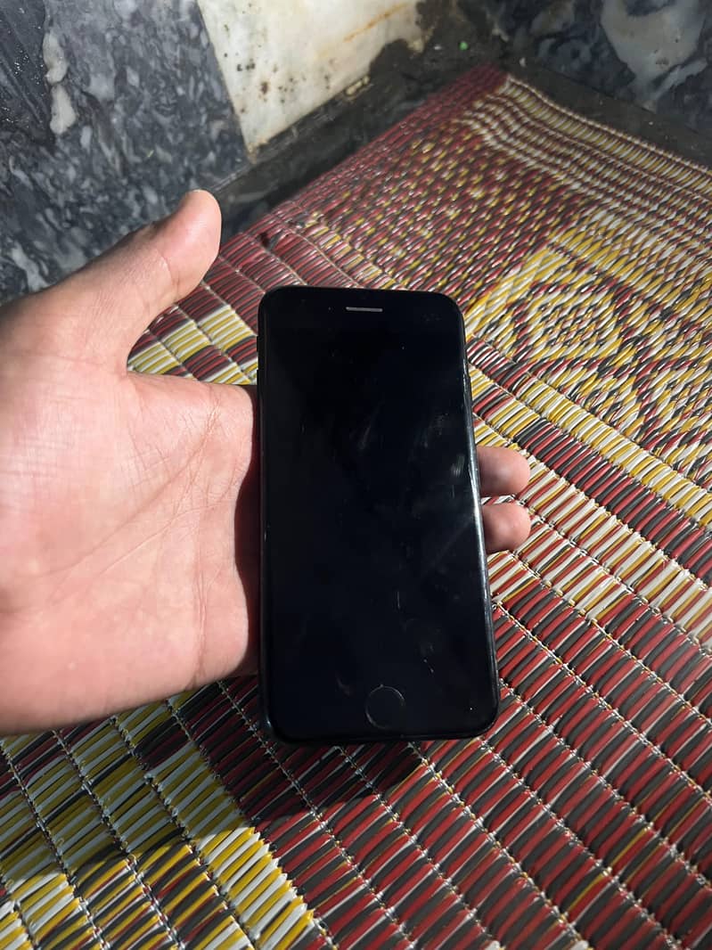 Apple iPhone 7 2