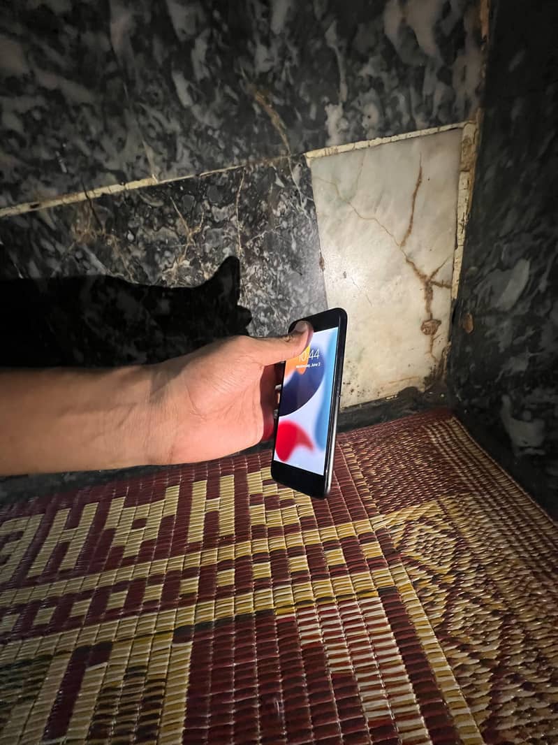 Apple iPhone 7 7