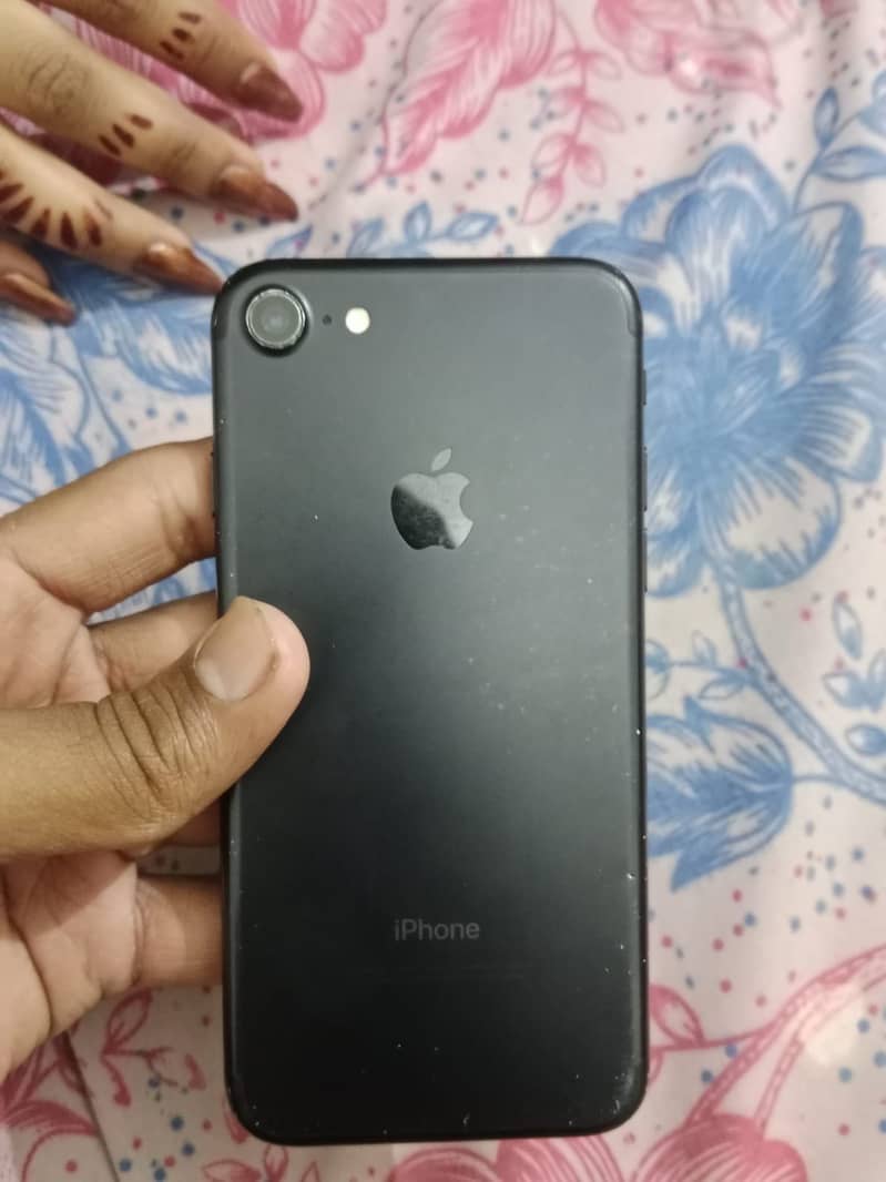 Apple iPhone 7 0