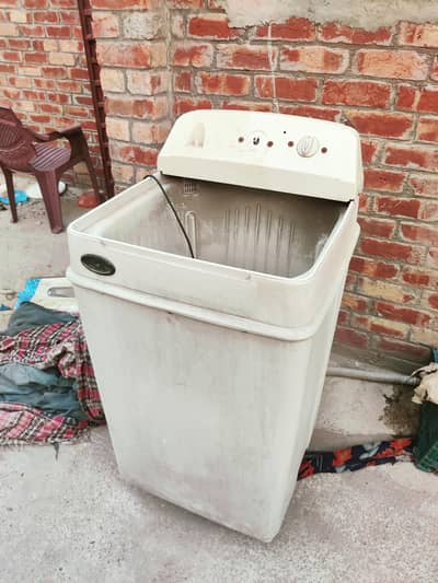 Washening machine. . . . 5 year old used
