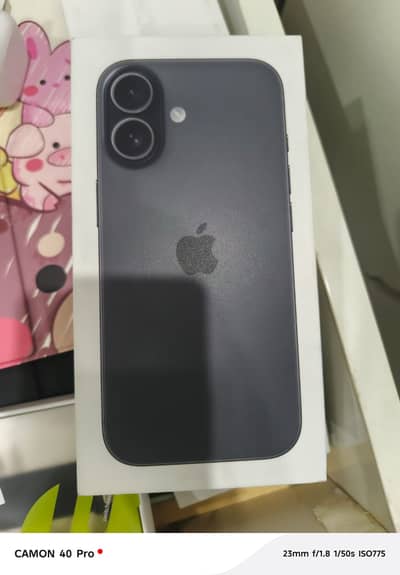 Apple iPhone 17 (just box open)