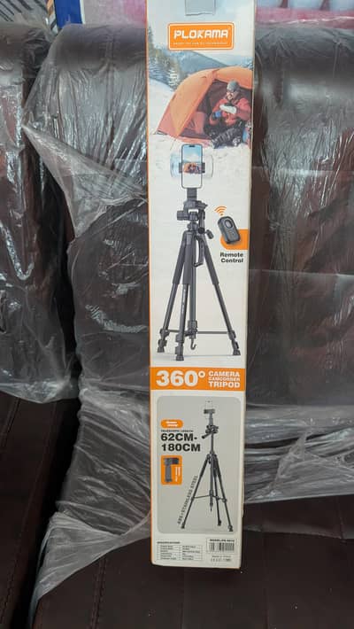 Camera / Camcorder Tripod – Like New Condition
