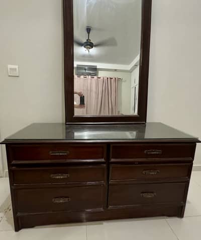 Grand dressing table