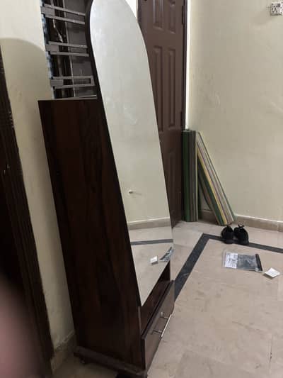 Standing mirror