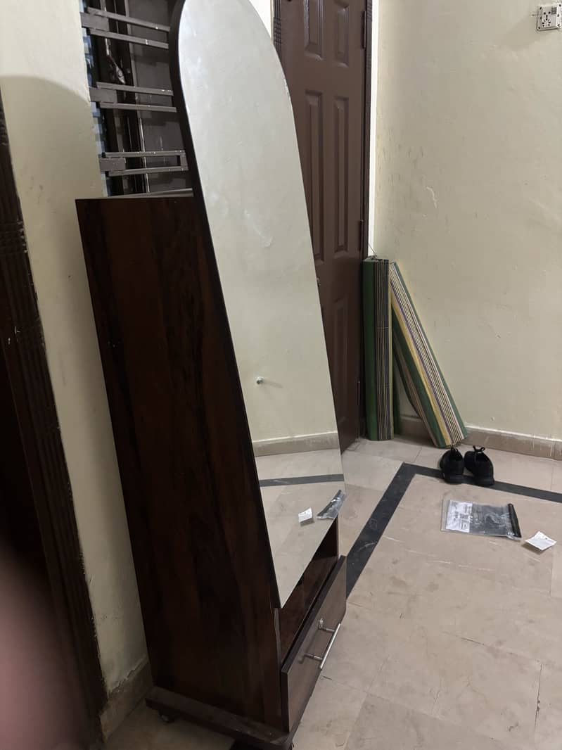 Standing mirror 0