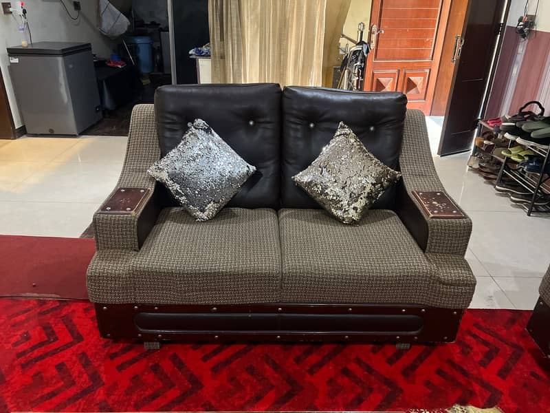 New condition sofas table not include 5