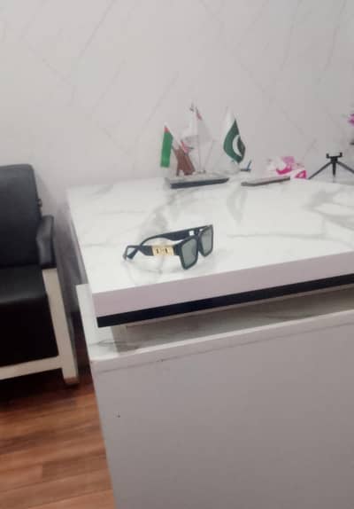 office ke liyi female stap chahiye