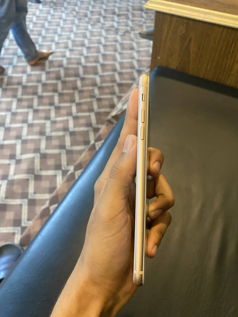 Apple iPhone 8 Plus 1