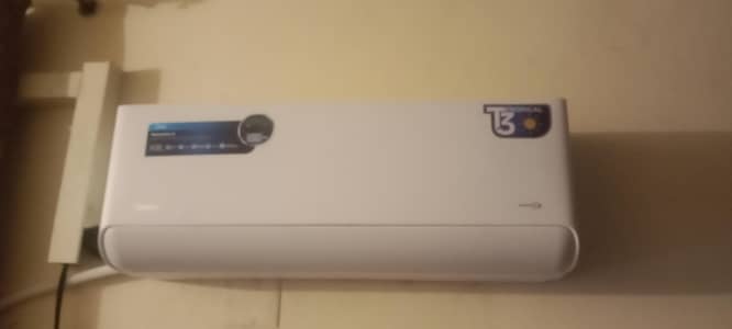 Midea Breezeless E brand new.  1 ton