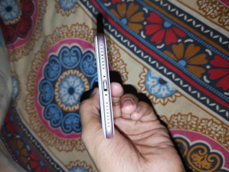 Apple iPhone 7 Plus 5