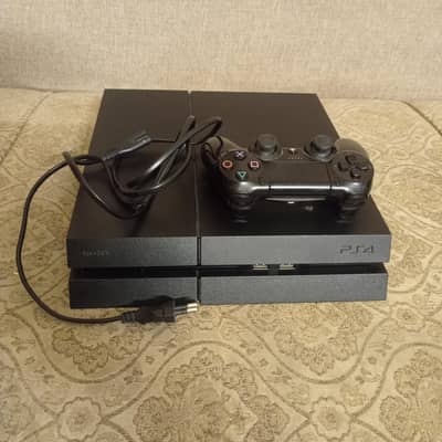 Sony PS4 fat non jailbreak new condition with 2 controller original