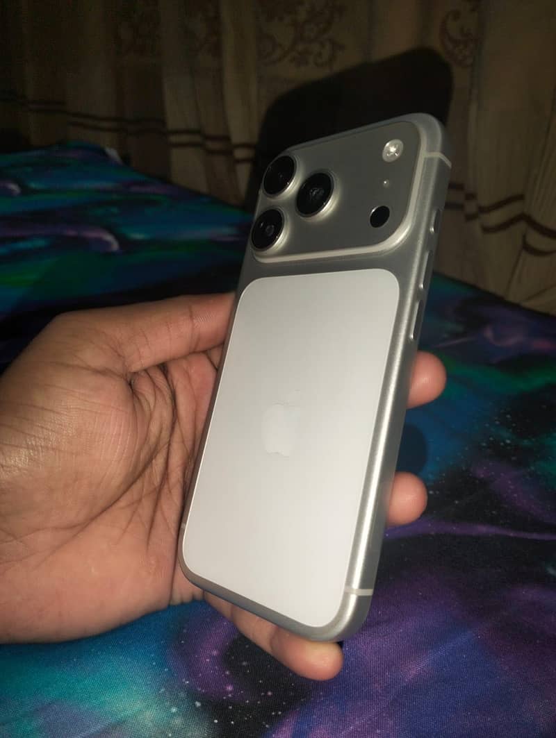 iPhone 17 pro 3