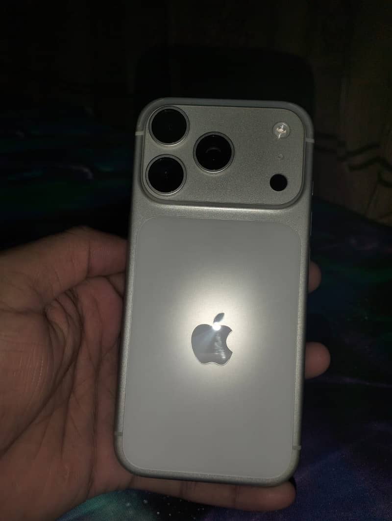 iPhone 17 pro 4