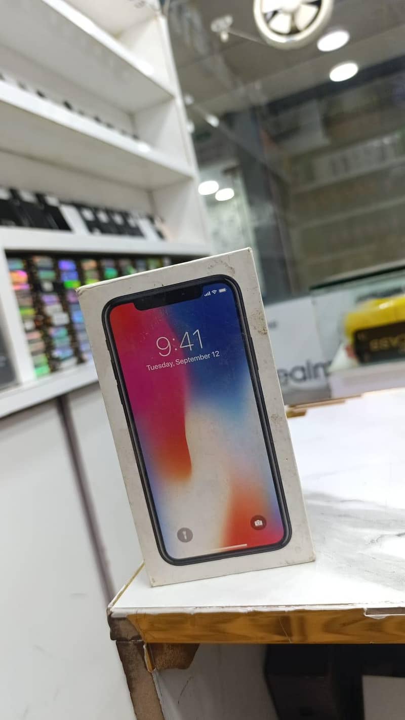 Apple iPhone X 4